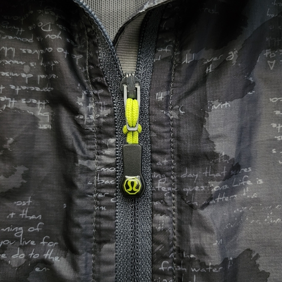 Lululemon Mens Lightweight Windbreaker Jacket Zip Up Grey Camo Golf Size M - Picture 4 of 13